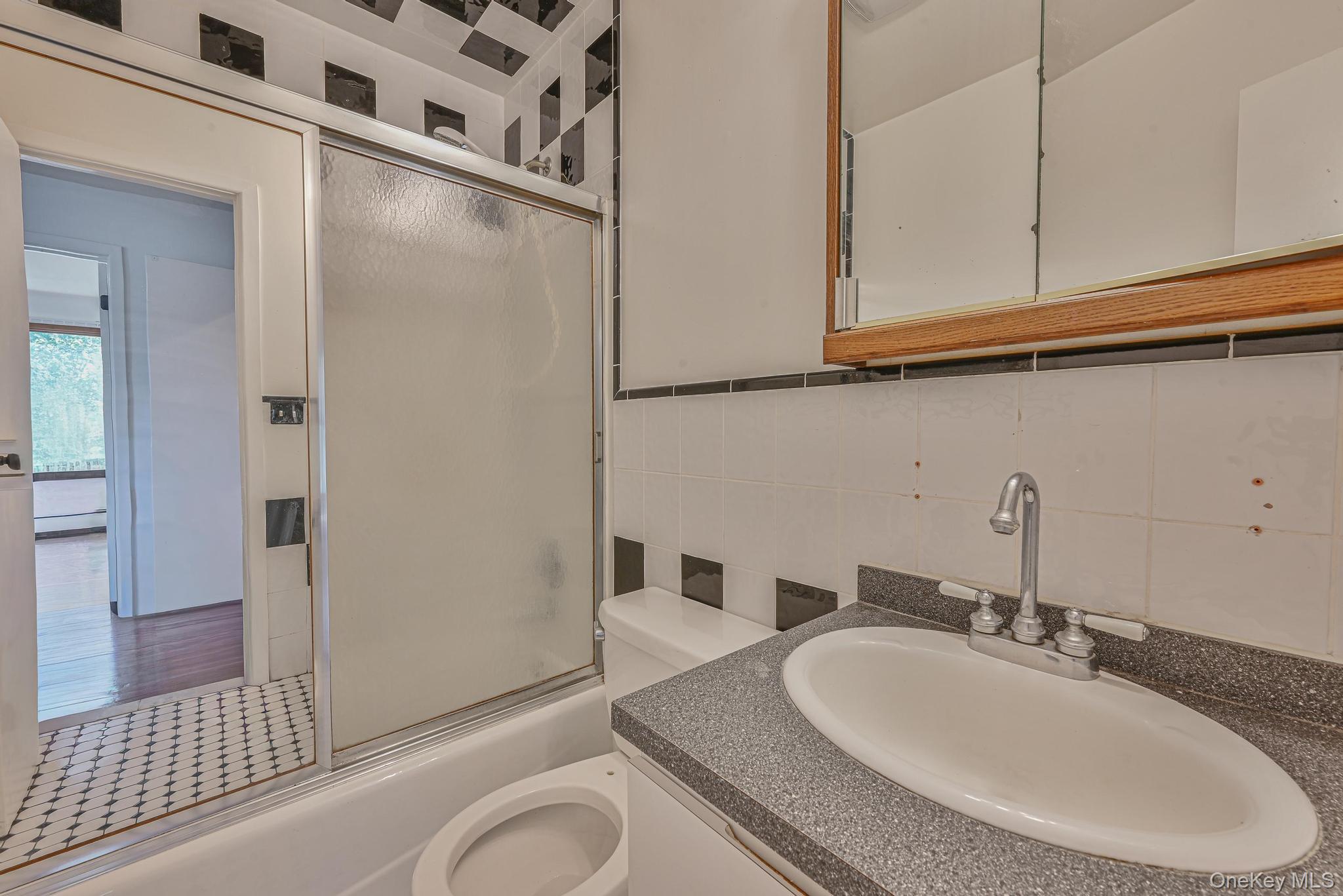 203 N Manhattan Avenue, Massapequa, NY 11758