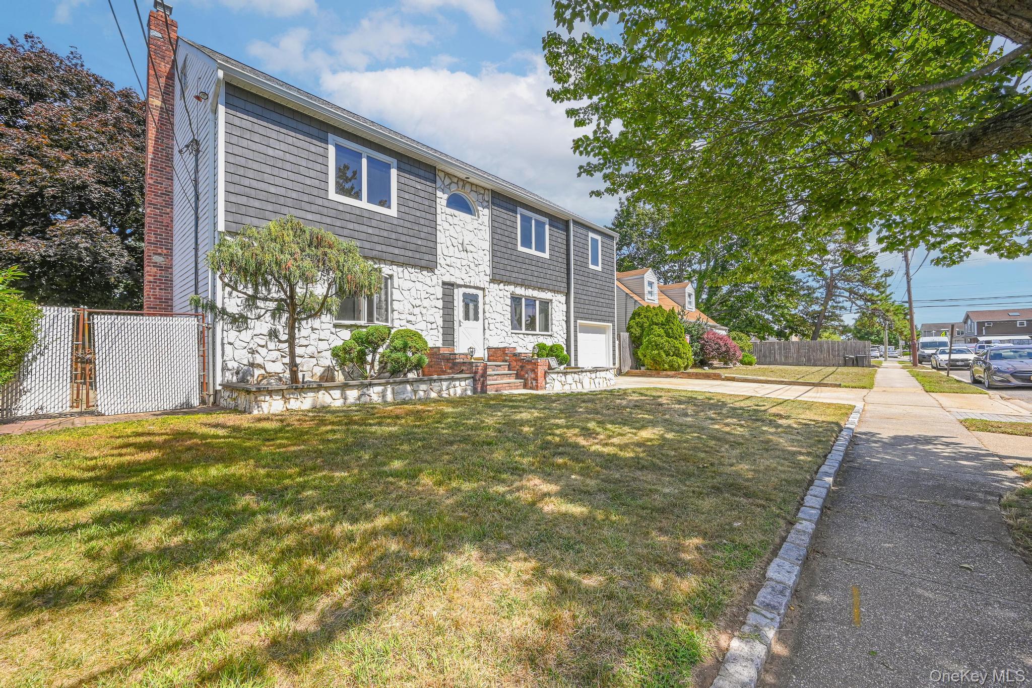 203 N Manhattan Avenue, Massapequa, NY 11758