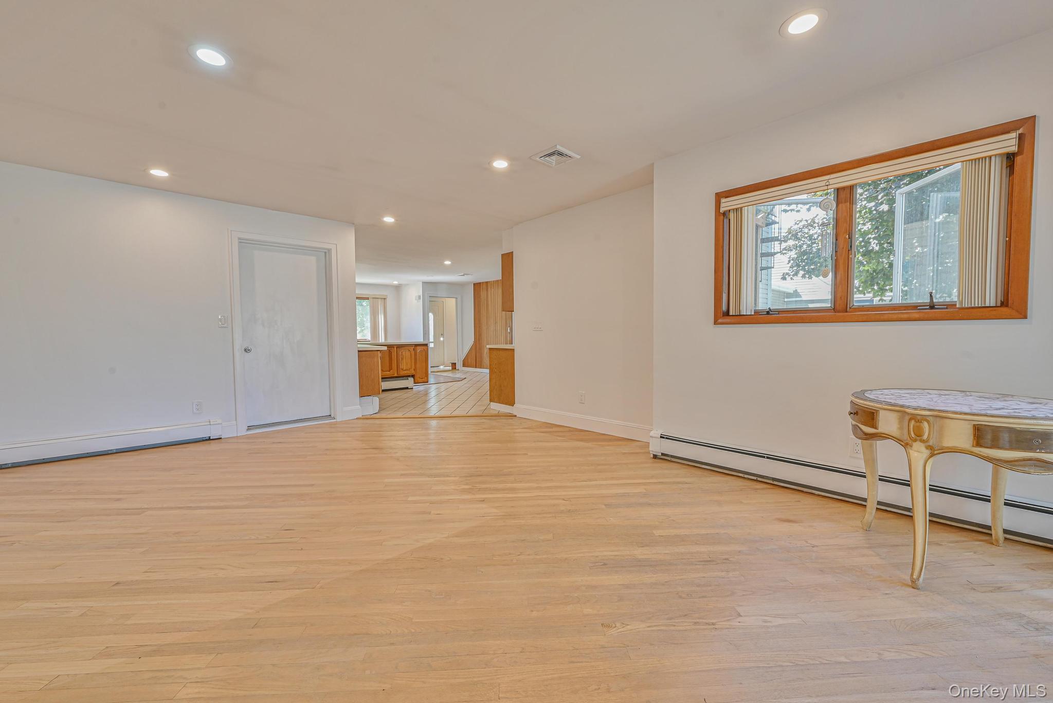 203 N Manhattan Avenue, Massapequa, NY 11758