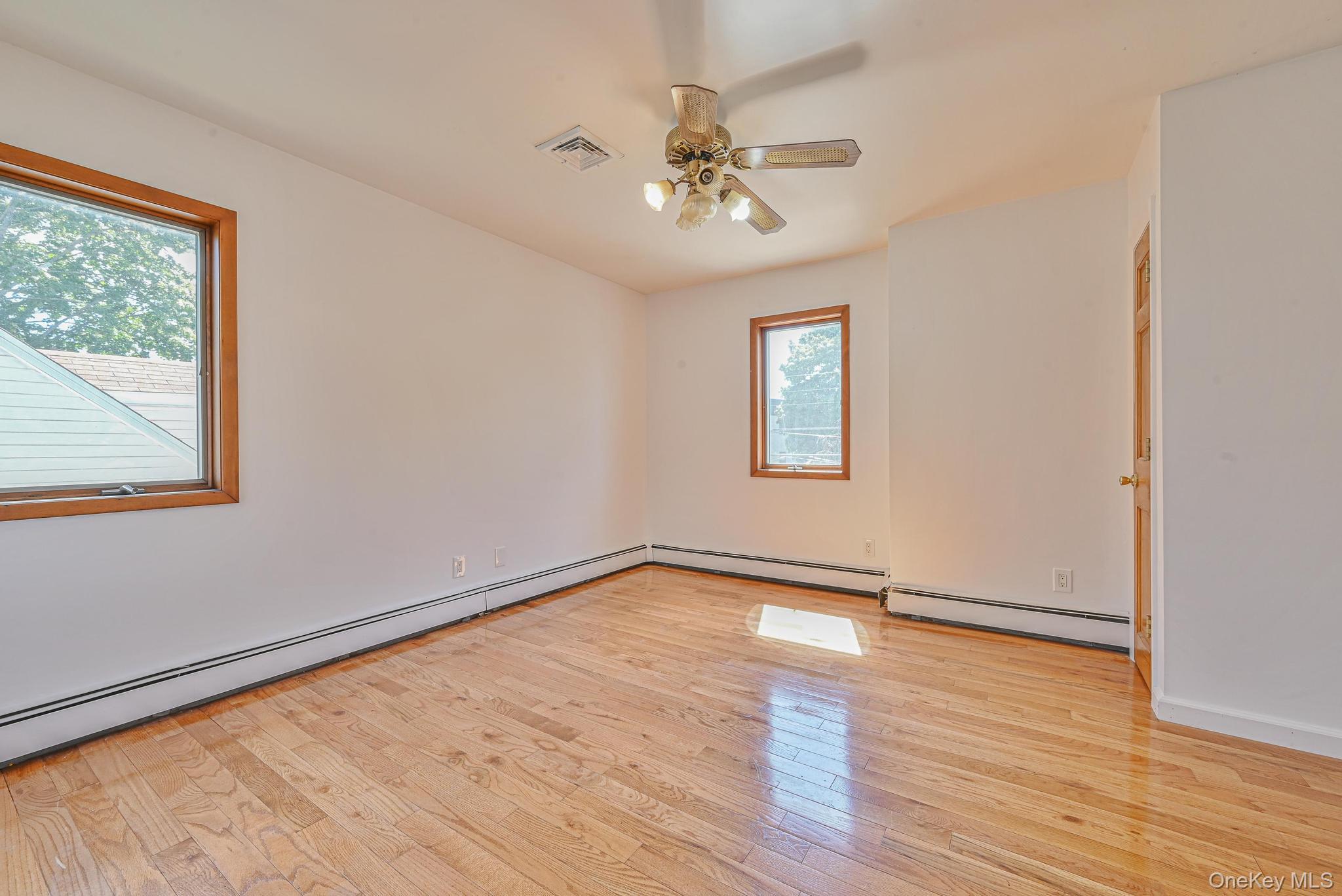 203 N Manhattan Avenue, Massapequa, NY 11758