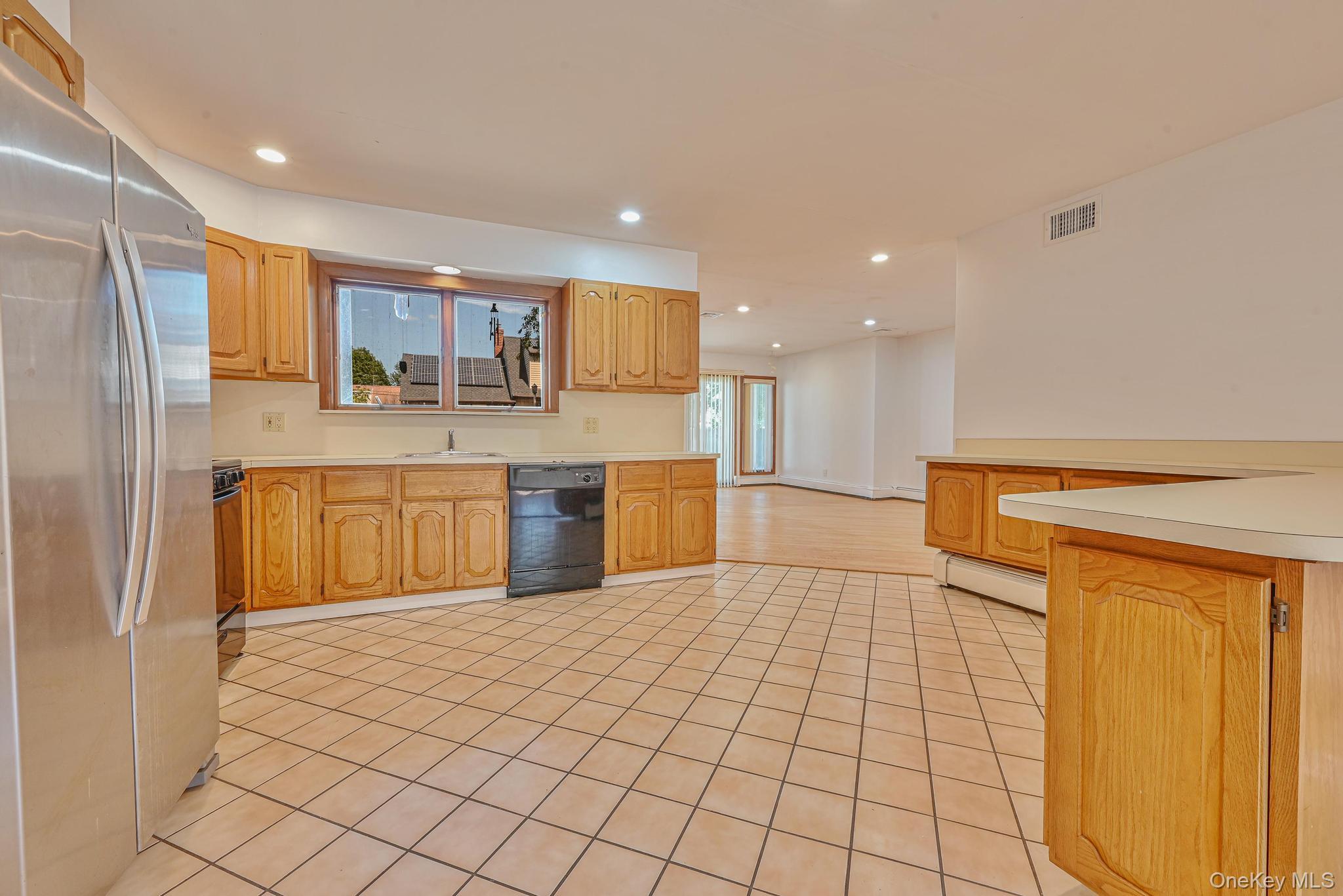 203 N Manhattan Avenue, Massapequa, NY 11758