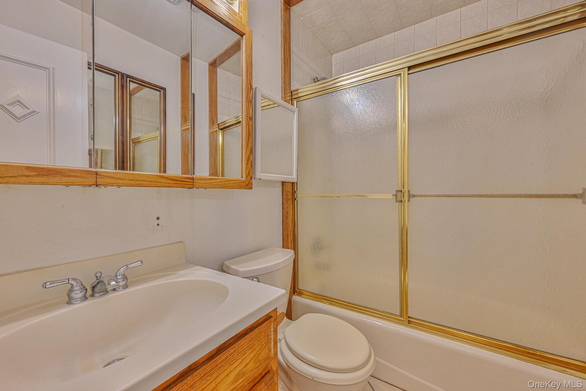 203 N Manhattan Avenue, Massapequa, NY 11758