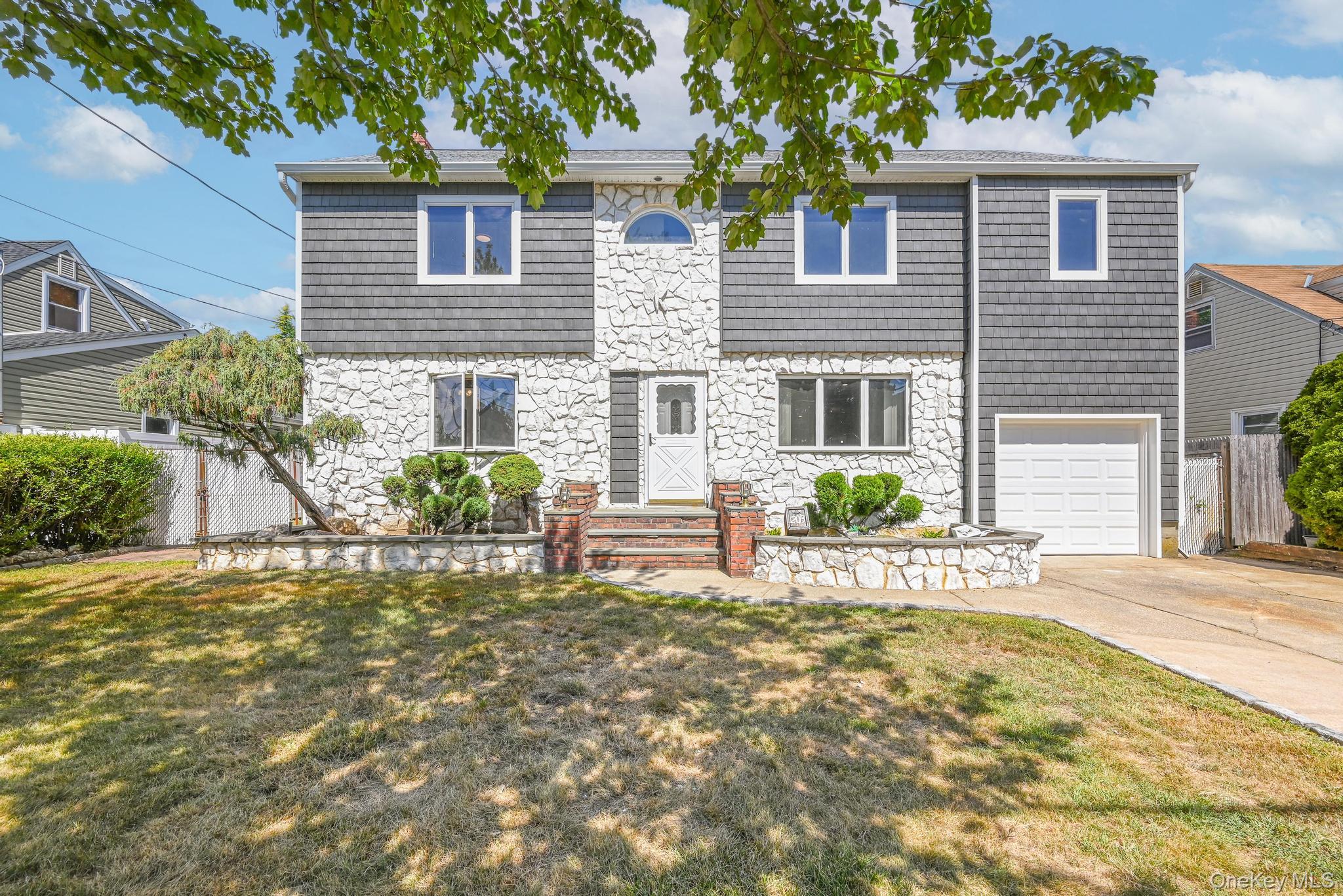 203 N Manhattan Avenue, Massapequa, NY 11758