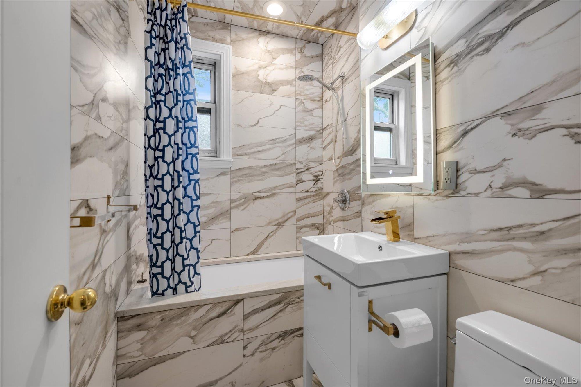 284 Central Avenue # A4, Lawrence, NY 11559