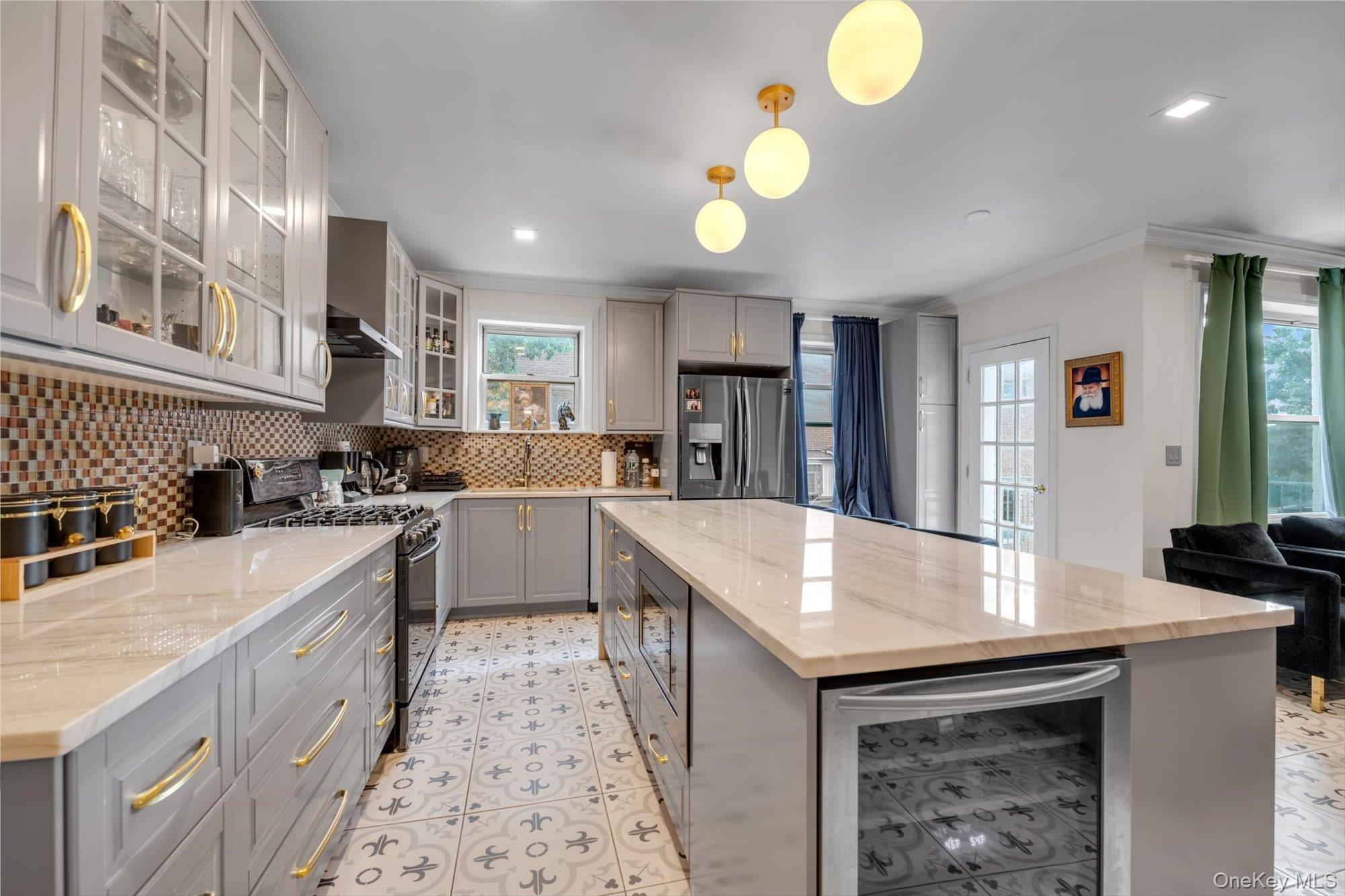 284 Central Avenue # A4, Lawrence, NY 11559