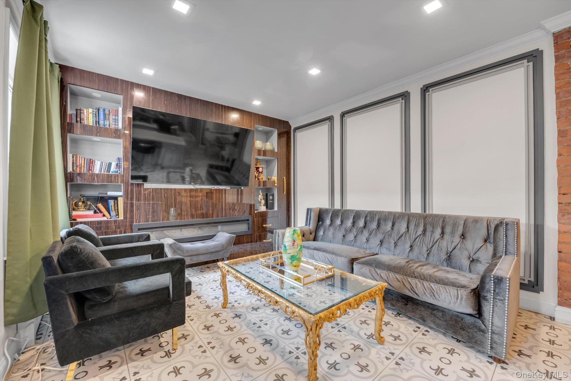 284 Central Avenue # A4, Lawrence, NY 11559