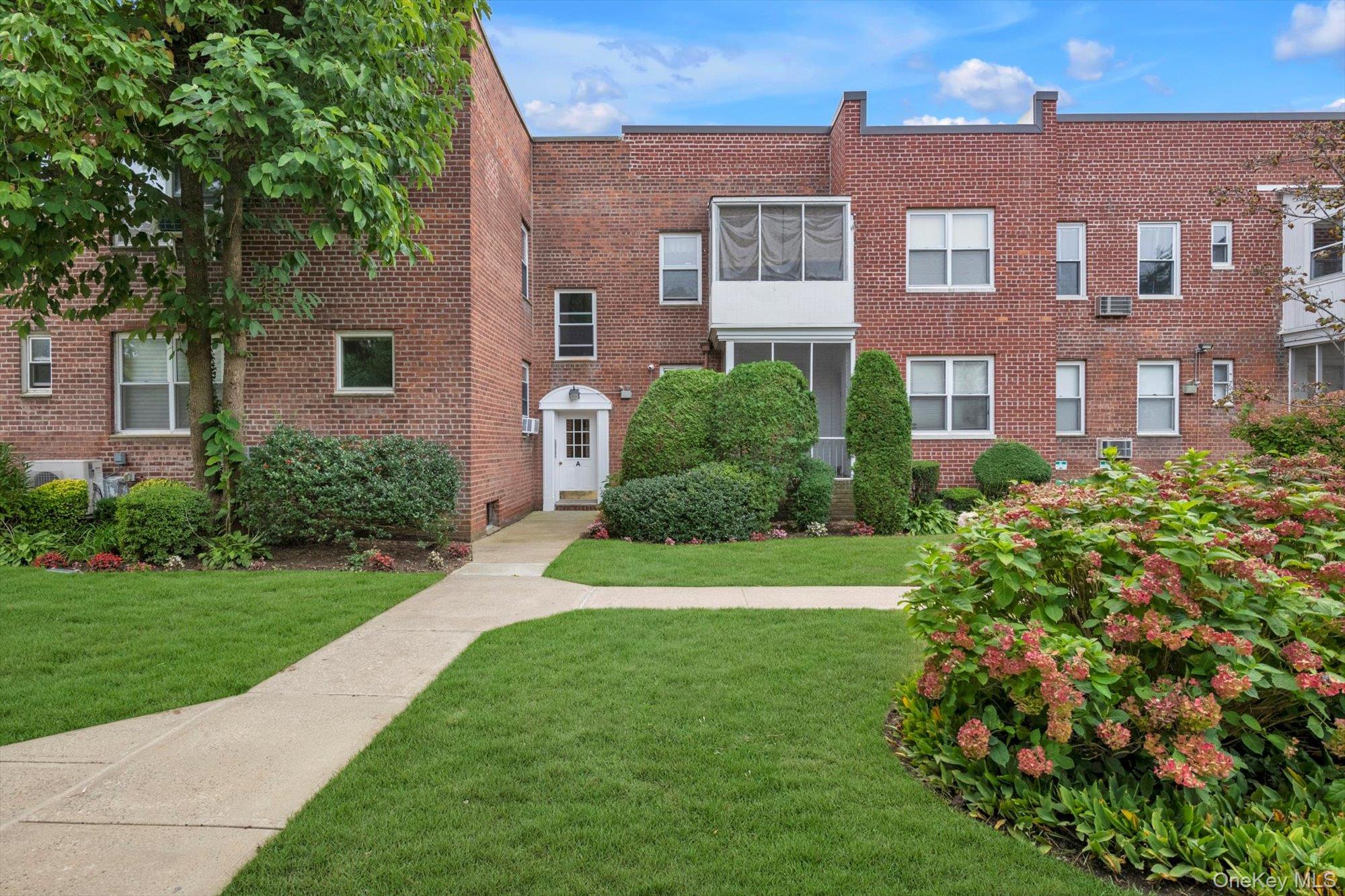 284 Central Avenue # A4, Lawrence, NY 11559