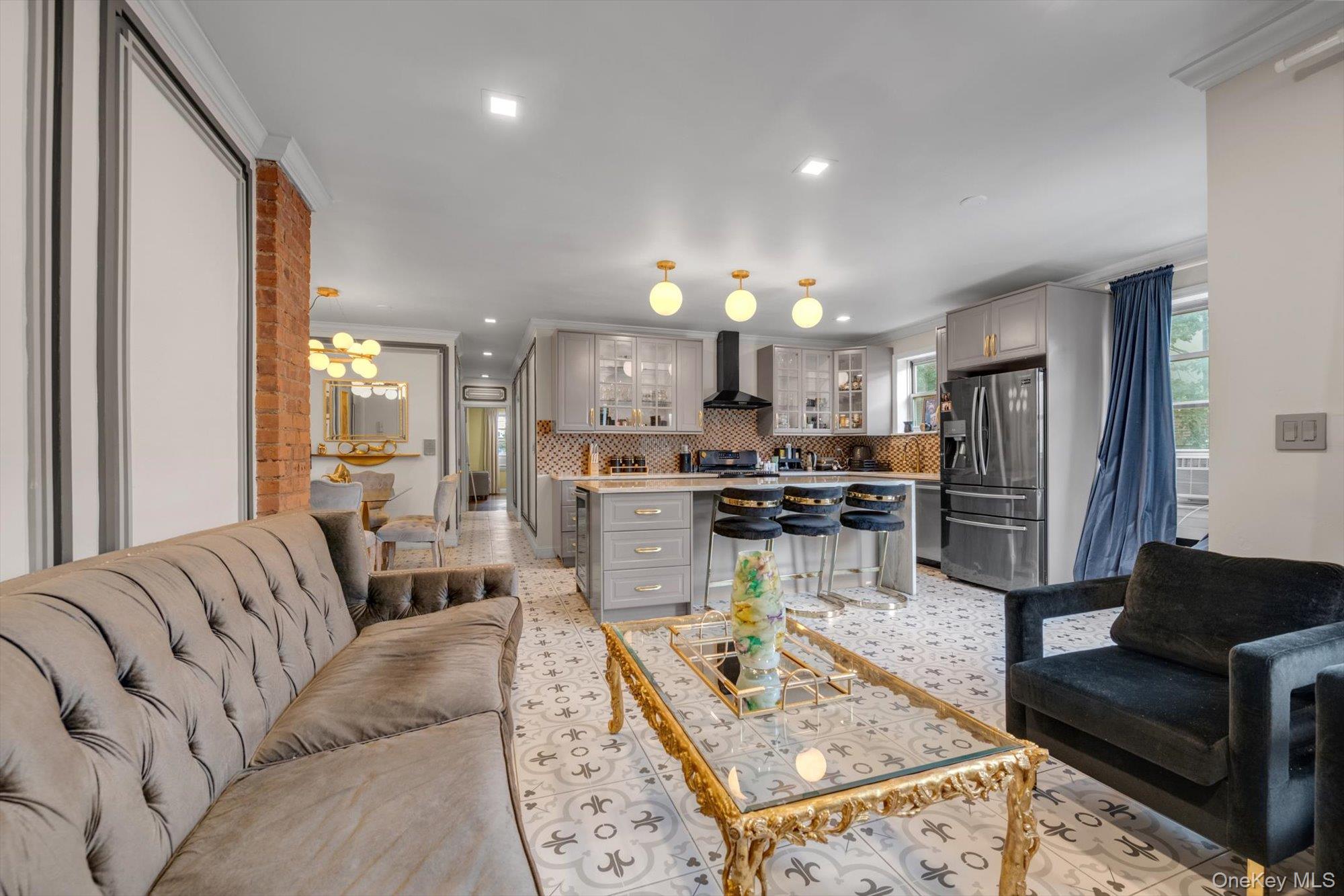 284 Central Avenue # A4, Lawrence, NY 11559