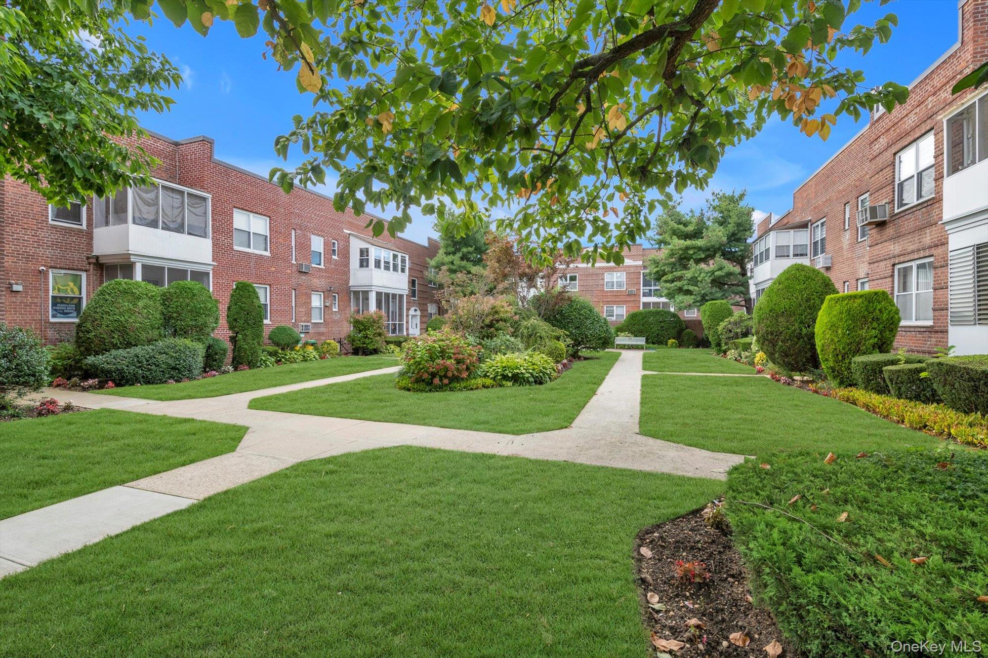 284 Central Avenue # A4, Lawrence, NY 11559