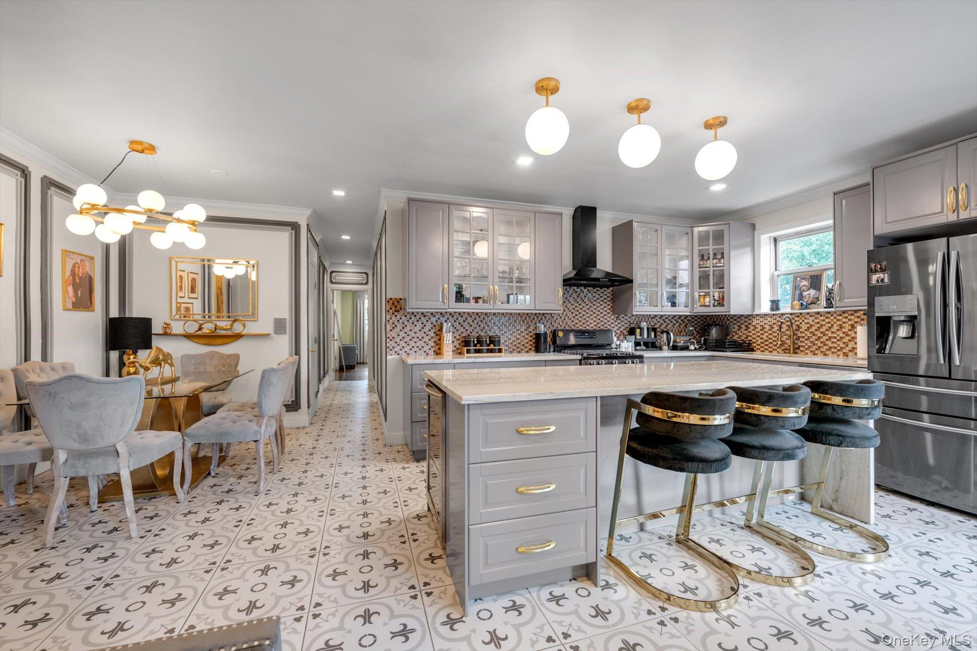 284 Central Avenue # A4, Lawrence, NY 11559