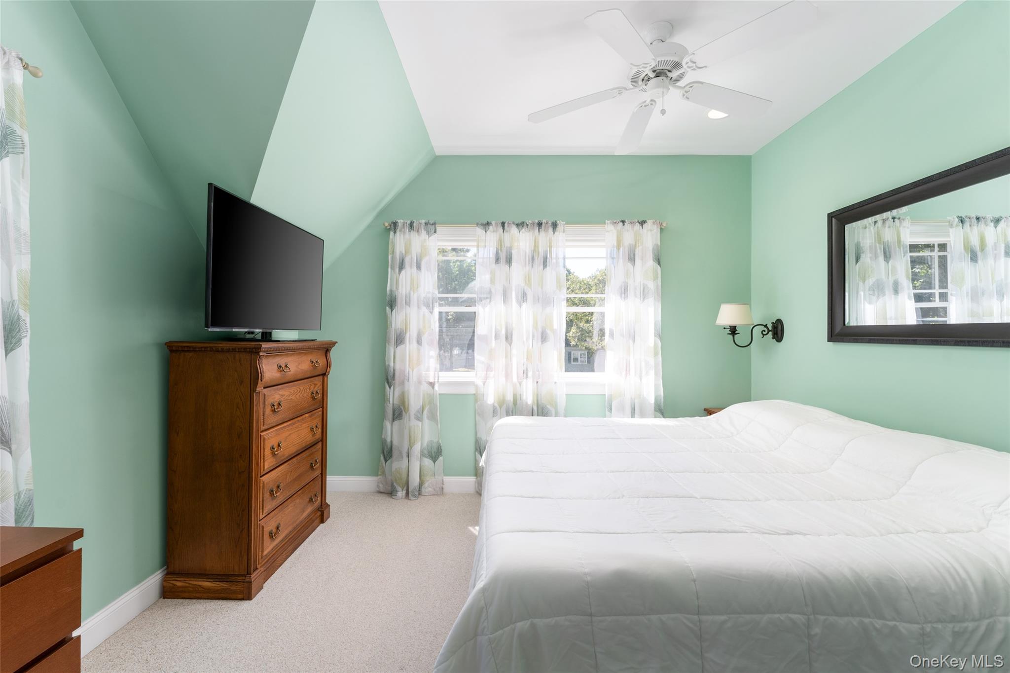 20 Hampton Road, Hampton Bays, NY 11946