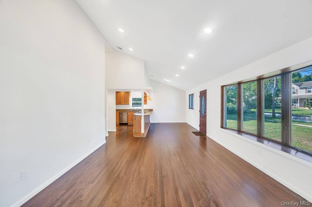 23 Avenue I, Farmingdale, NY 11735