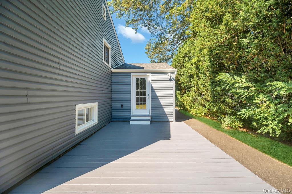 23 Avenue I, Farmingdale, NY 11735