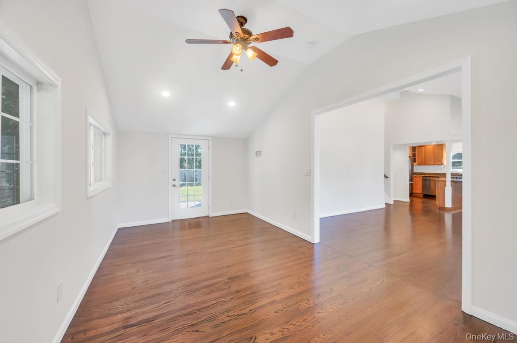 23 Avenue I, Farmingdale, NY 11735