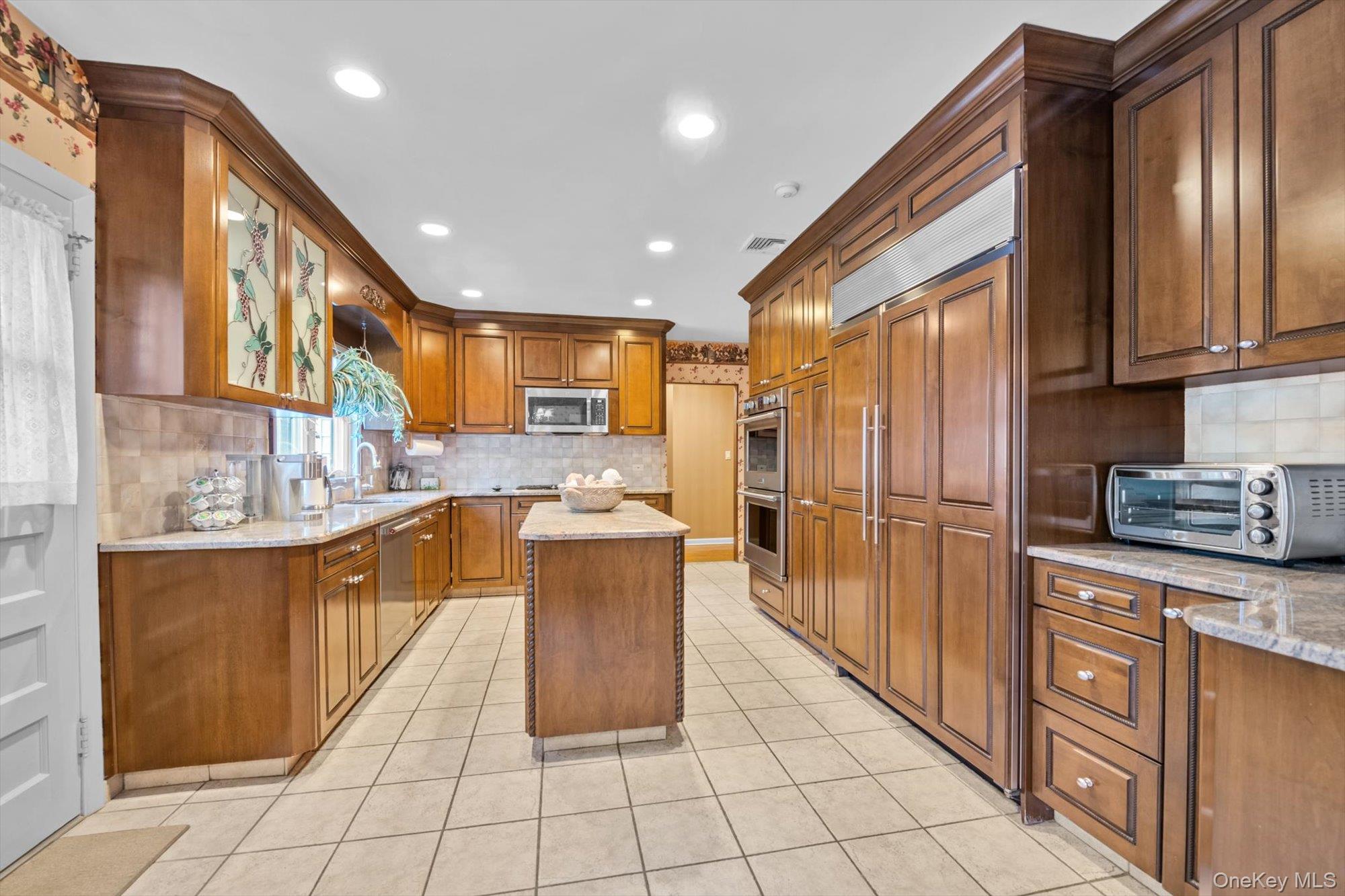 36 Somerset Drive S, Great Neck, NY 11020