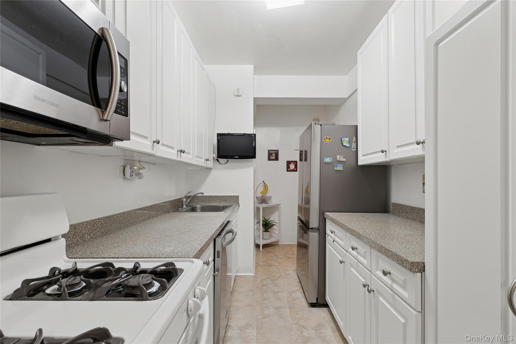 69-10 108th Street # 1B, Forest Hills, NY 11375