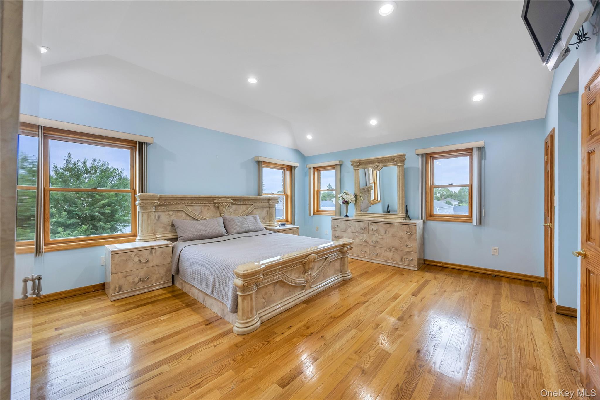 29 Grove Street, Hicksville, NY 11801