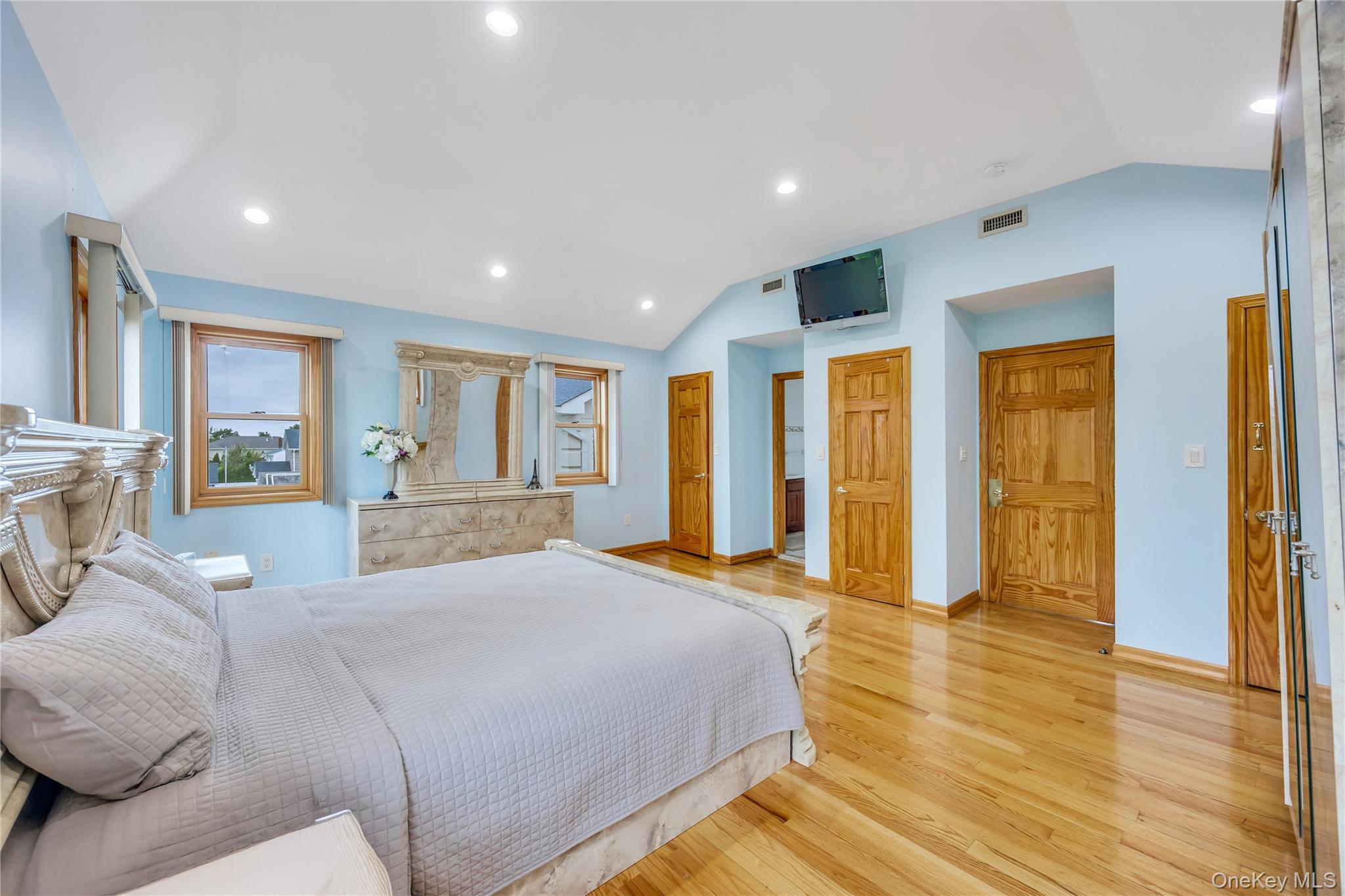 29 Grove Street, Hicksville, NY 11801