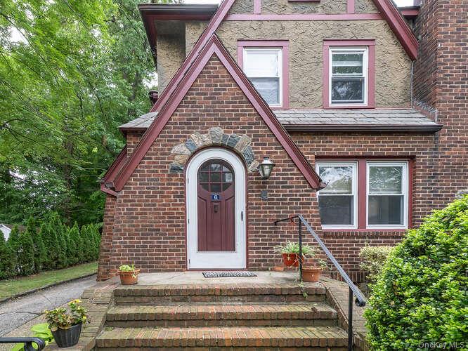 6 4th Road, Great Neck, NY 11021