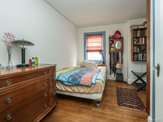 6 4th Road, Great Neck, NY 11021