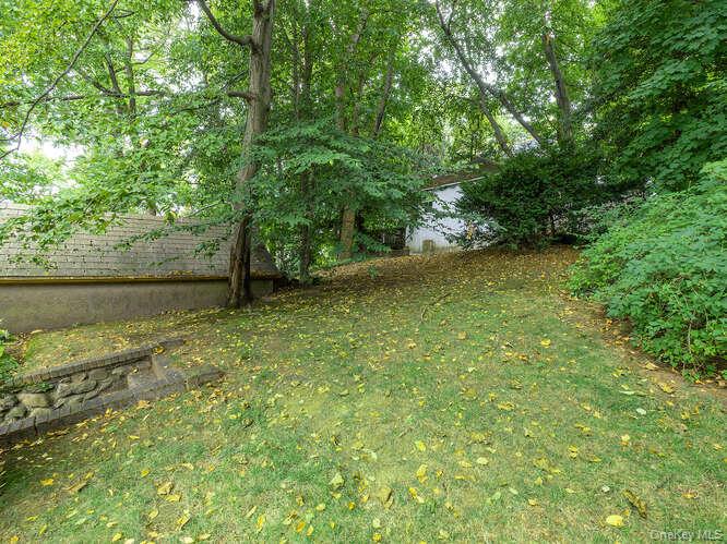 6 4th Road, Great Neck, NY 11021