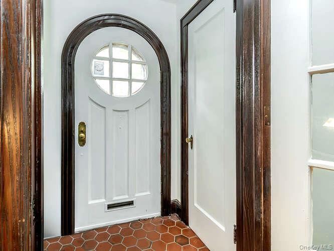 6 4th Road, Great Neck, NY 11021