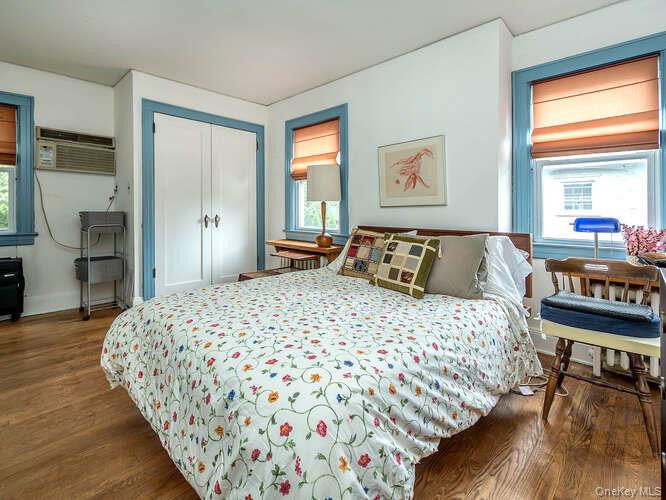 6 4th Road, Great Neck, NY 11021