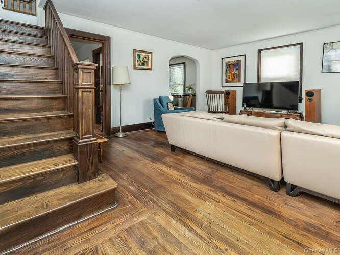 6 4th Road, Great Neck, NY 11021