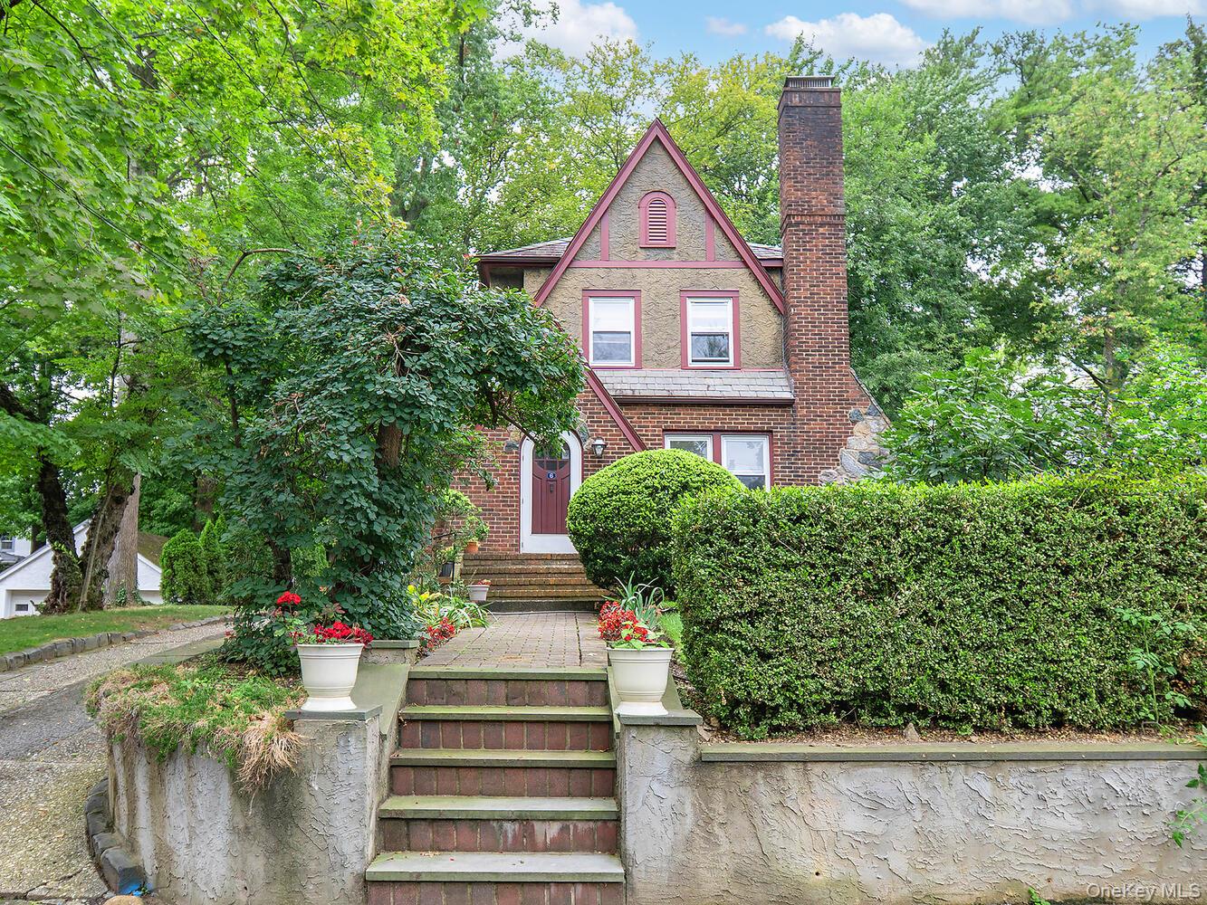 6 4th Road, Great Neck, NY 11021