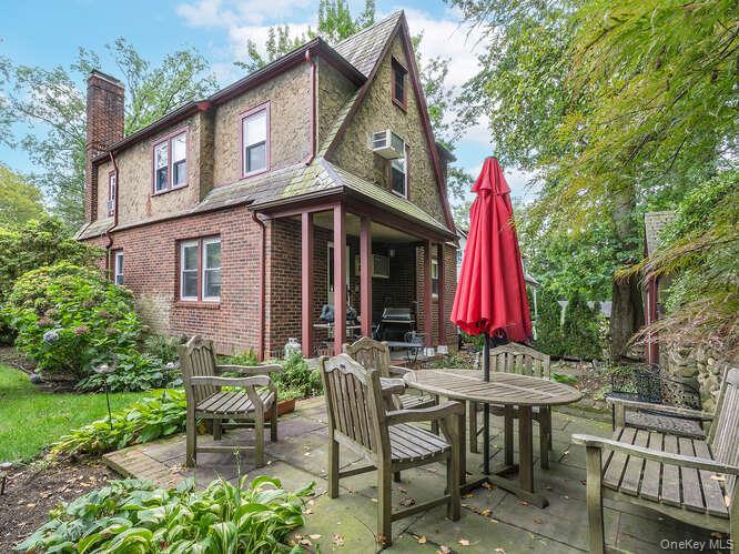 6 4th Road, Great Neck, NY 11021