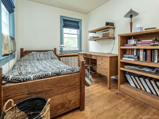 6 4th Road, Great Neck, NY 11021