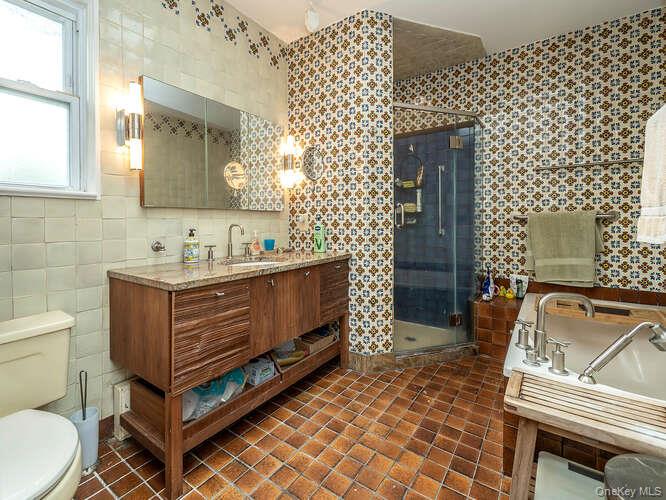 6 4th Road, Great Neck, NY 11021