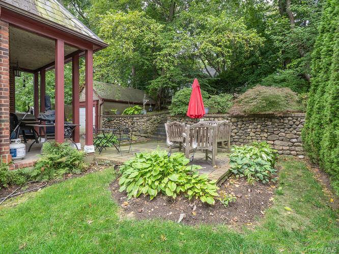 6 4th Road, Great Neck, NY 11021