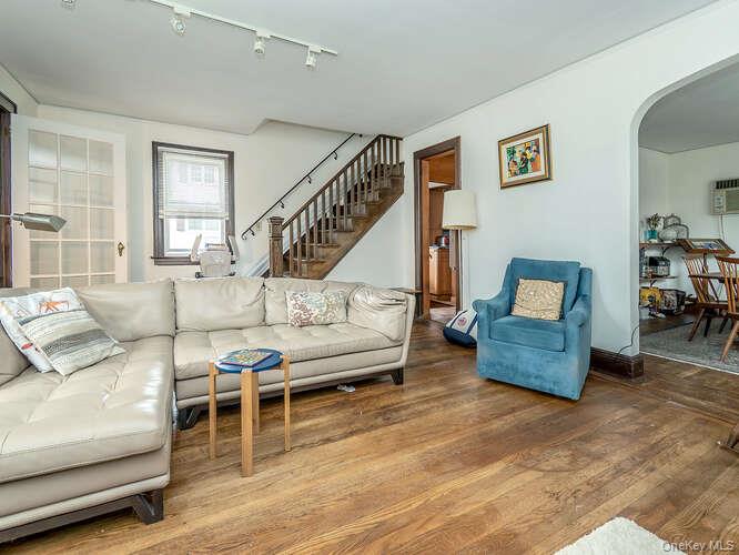 6 4th Road, Great Neck, NY 11021