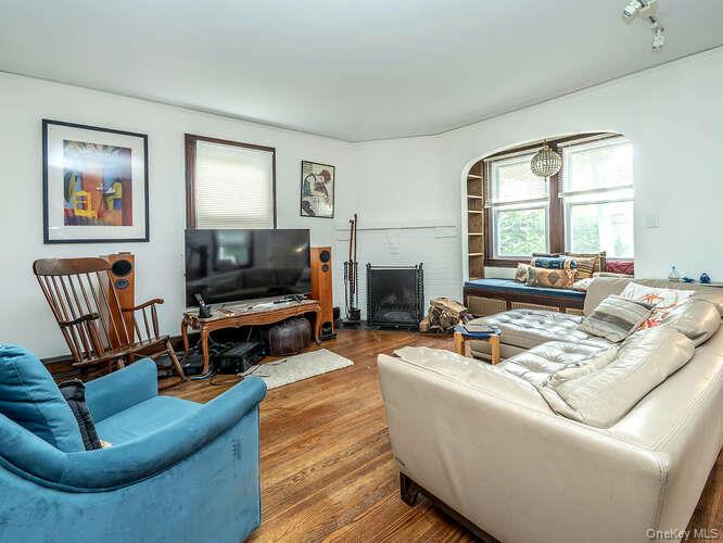 6 4th Road, Great Neck, NY 11021