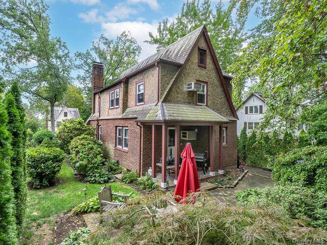 6 4th Road, Great Neck, NY 11021