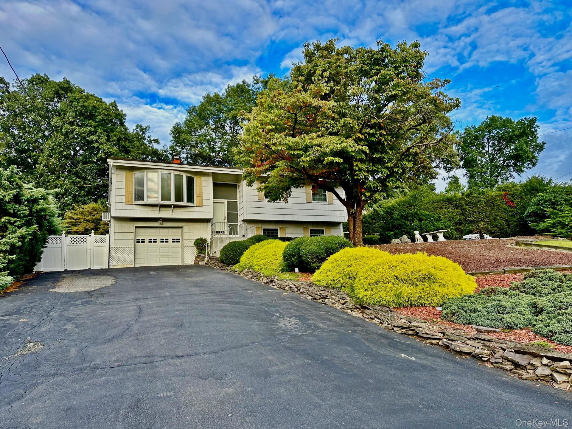 722 Jacqueline Drive, Valley Cottage, NY 10989