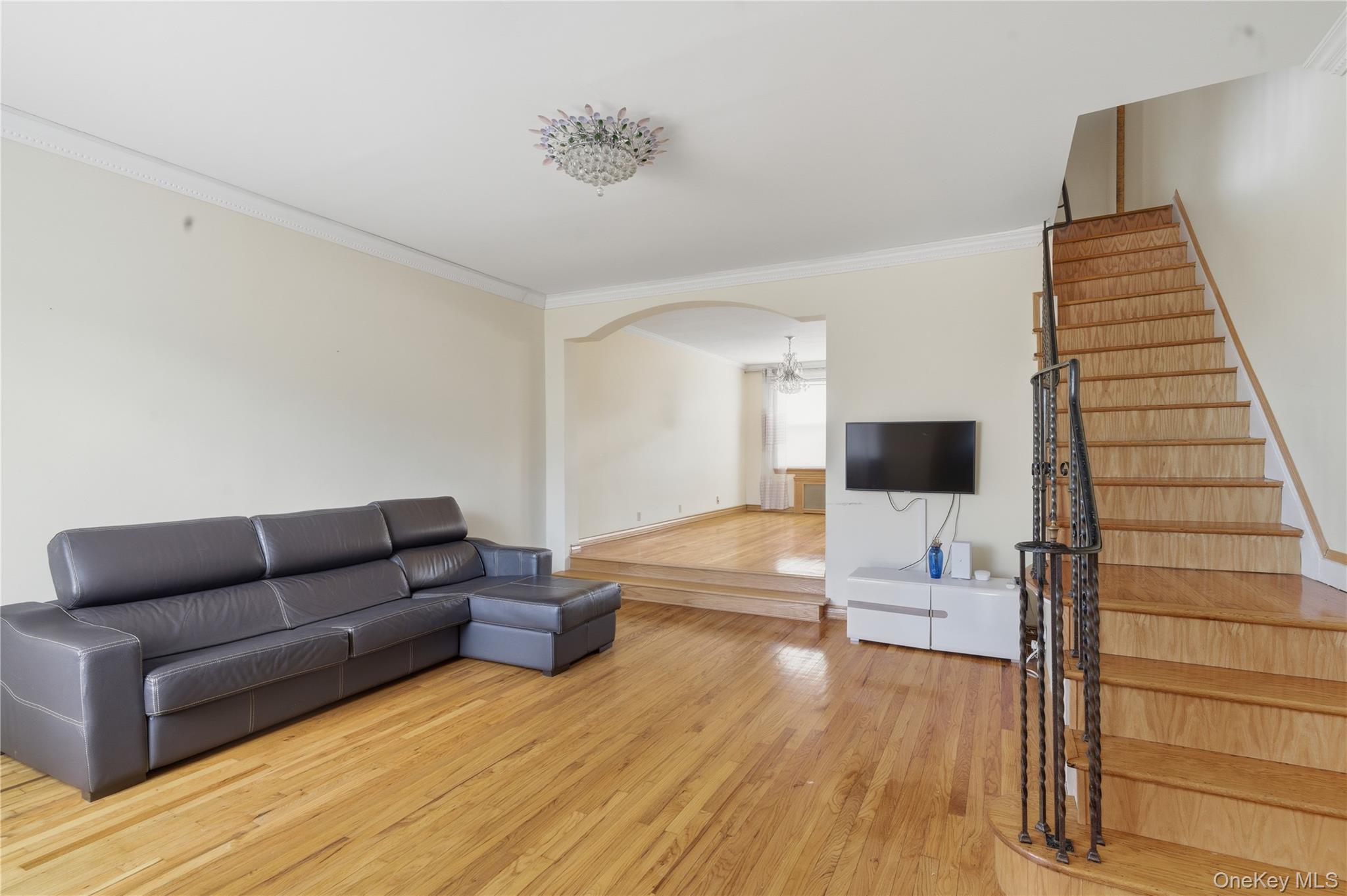 7285 YELLOWSTONE BLVD, Forest Hills, NY 11375