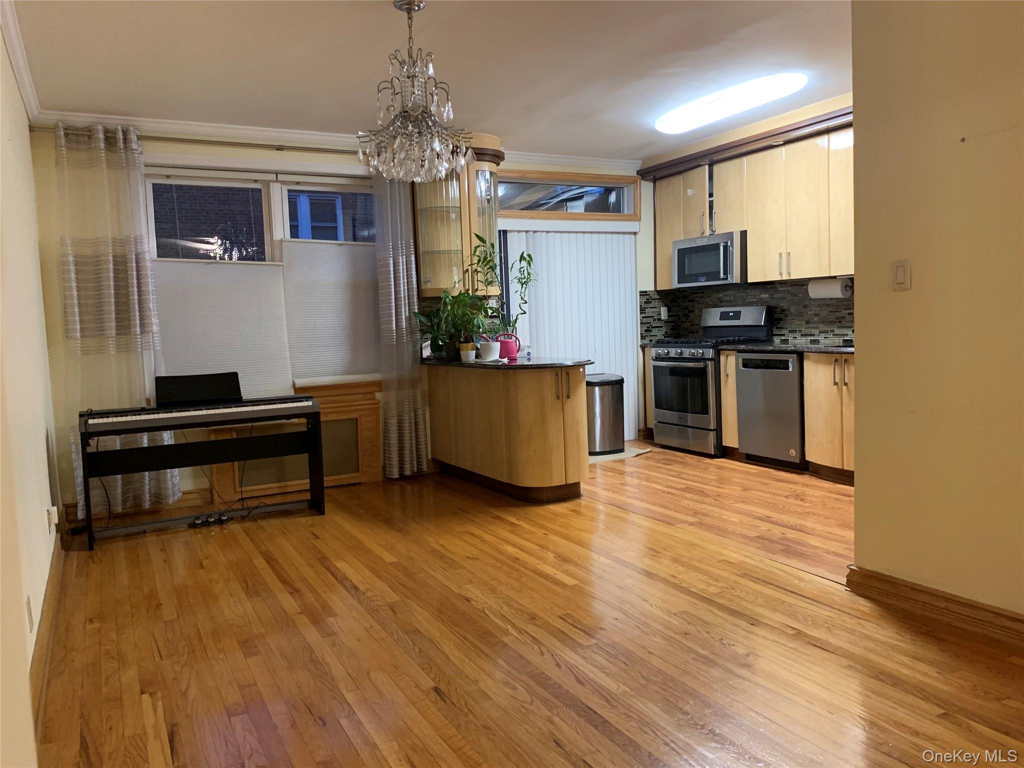 7285 YELLOWSTONE BLVD, Forest Hills, NY 11375