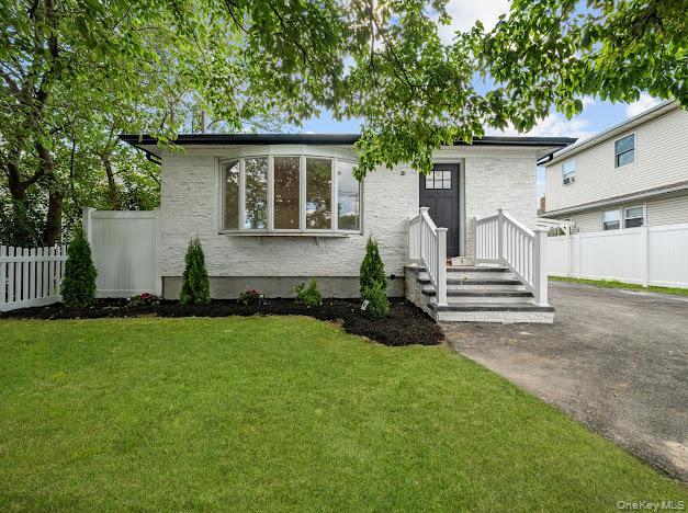 9 Grayston Street, Westbury, NY 11590