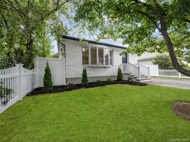 9 Grayston Street, Westbury, NY 11590