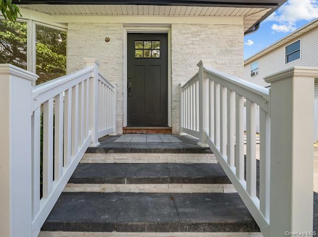 9 Grayston Street, Westbury, NY 11590