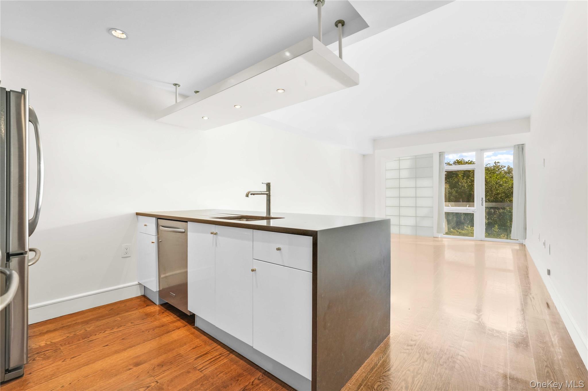 21-24 30 Avenue, Astoria, NY 11102