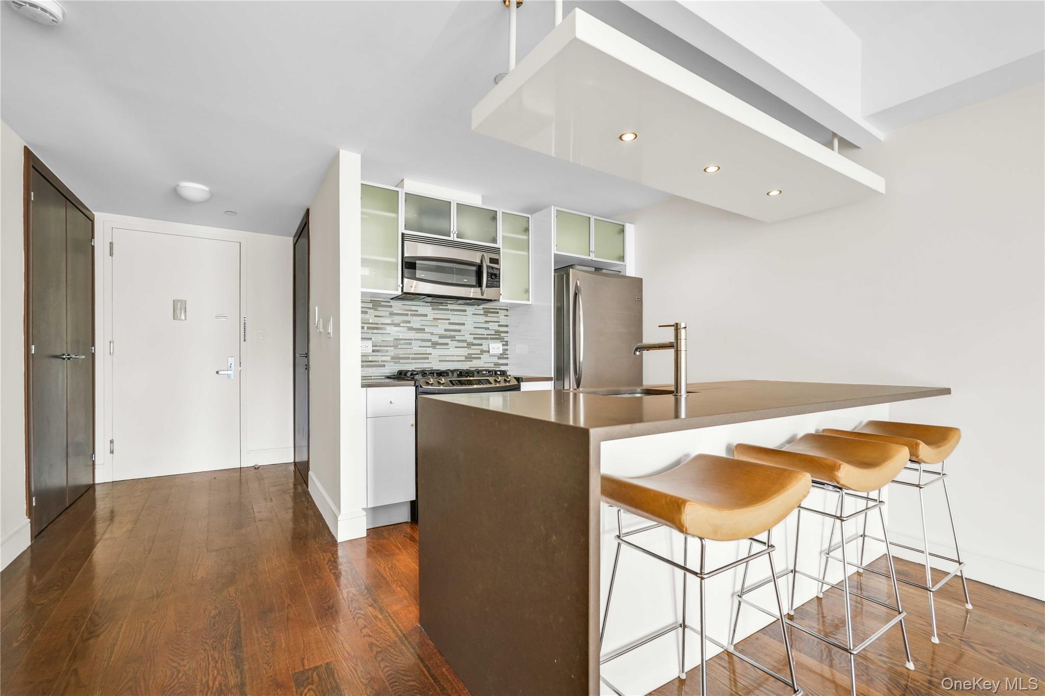 21-24 30 Avenue, Astoria, NY 11102