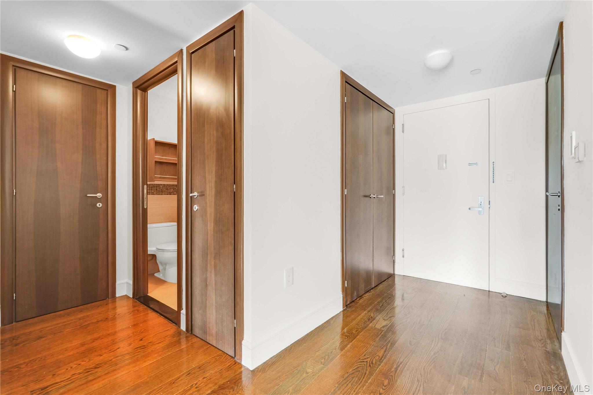 21-24 30 Avenue, Astoria, NY 11102