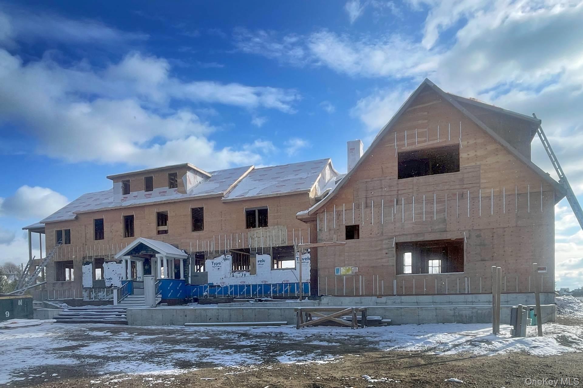 40 Quaquanantuck Lane, Quogue, NY 11959