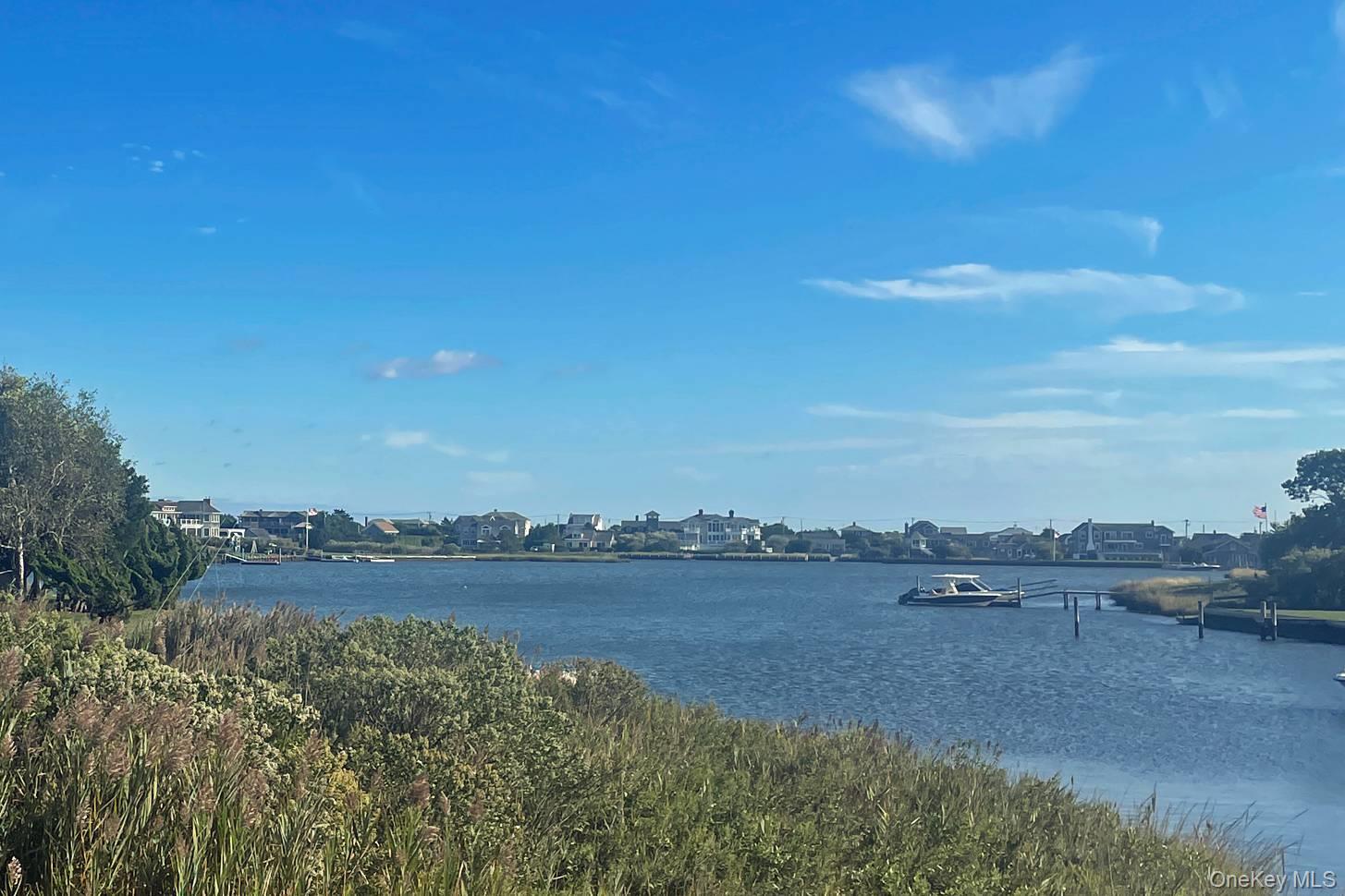 40 Quaquanantuck Lane, Quogue, NY 11959