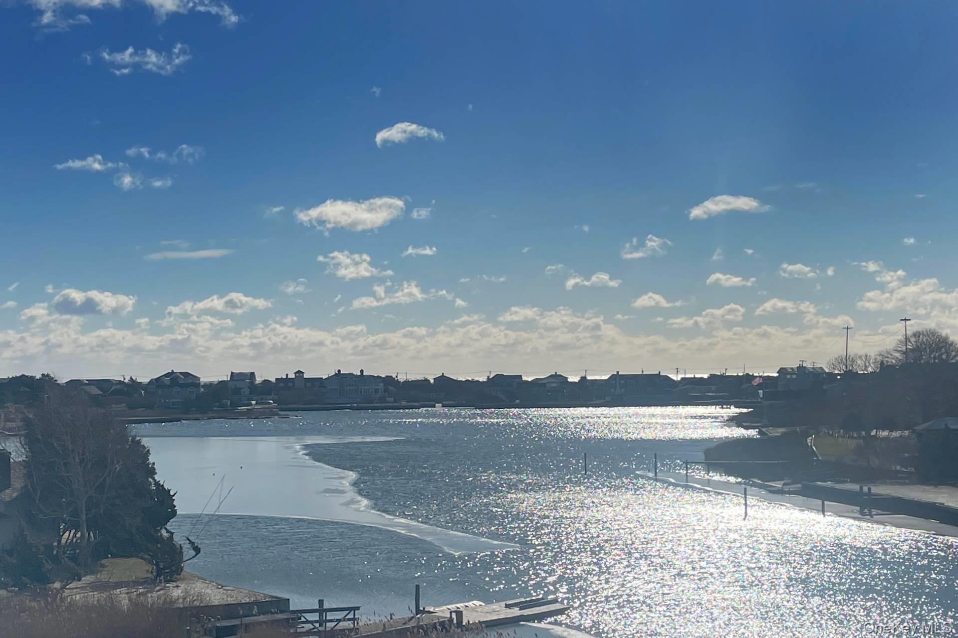 40 Quaquanantuck Lane, Quogue, NY 11959