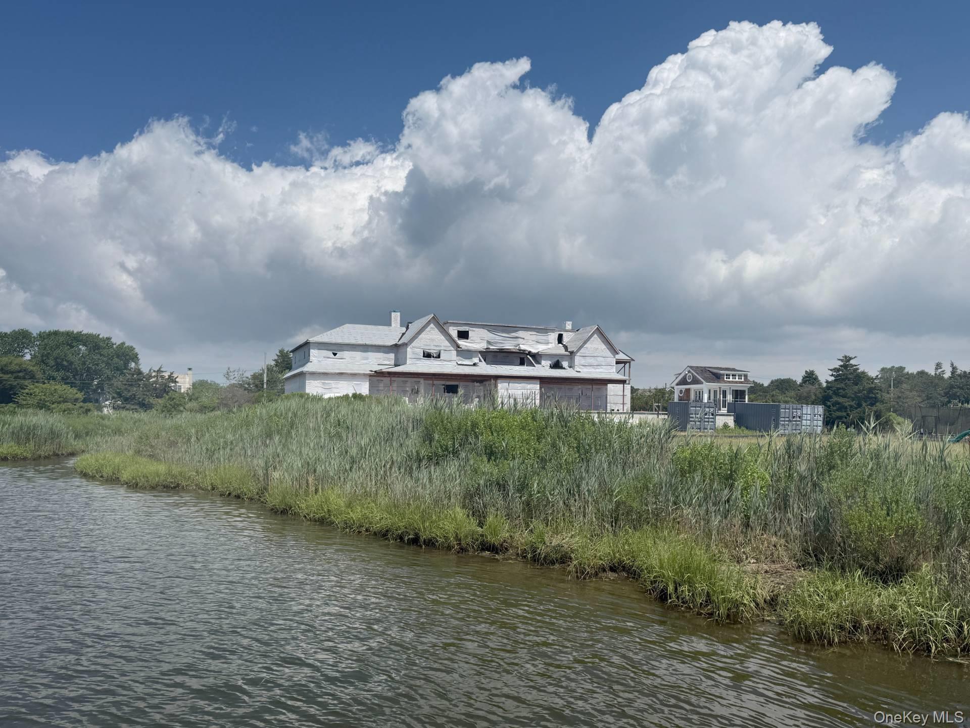 40 Quaquanantuck Lane, Quogue, NY 11959