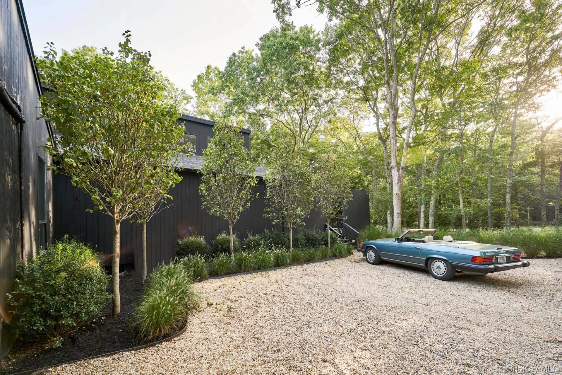 55 Longwoods Lane, East Hampton, NY 11937